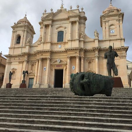 Love At First Sight Noto Exterior foto