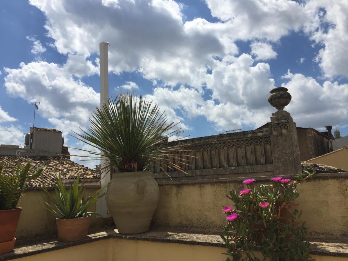 Love At First Sight Noto Exterior foto