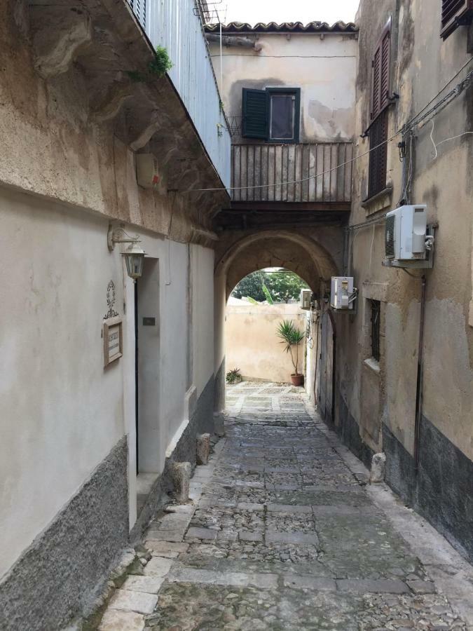 Love At First Sight Noto Exterior foto