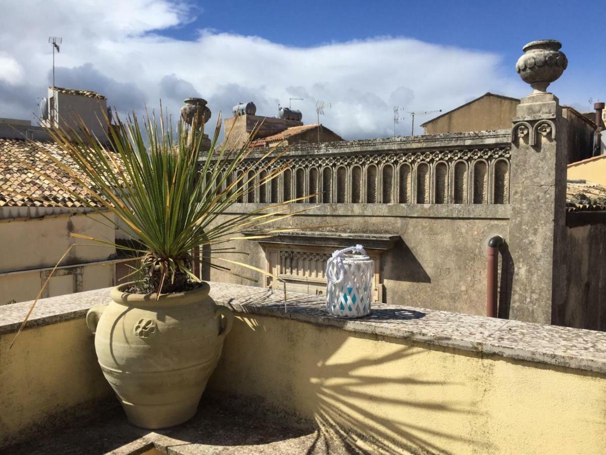 Love At First Sight Noto Exterior foto