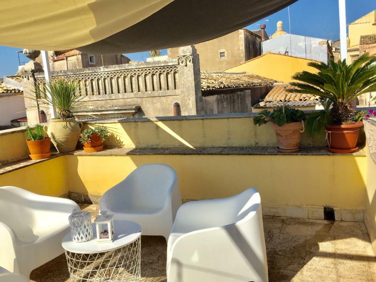 Love At First Sight Noto Exterior foto